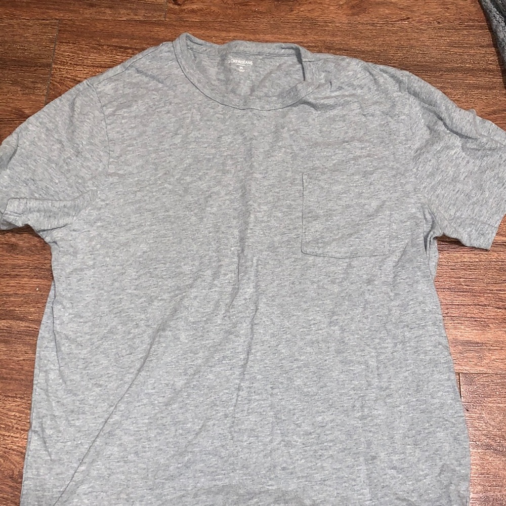 Men’s tee size medium